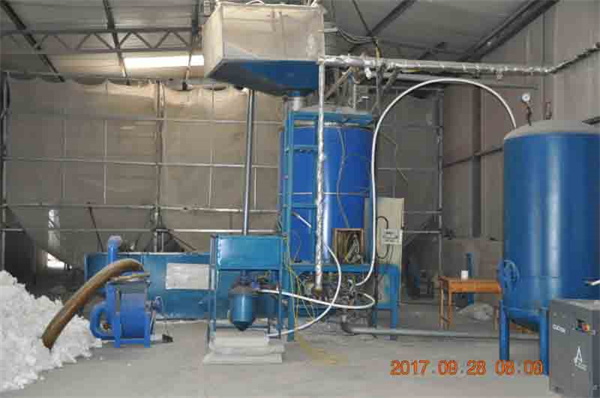 生產(chǎn)設(shè)備-發(fā)泡機(jī)